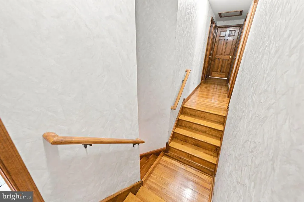 557 COVERED BRIDGE ROAD Cherry Hill, NJ 08034