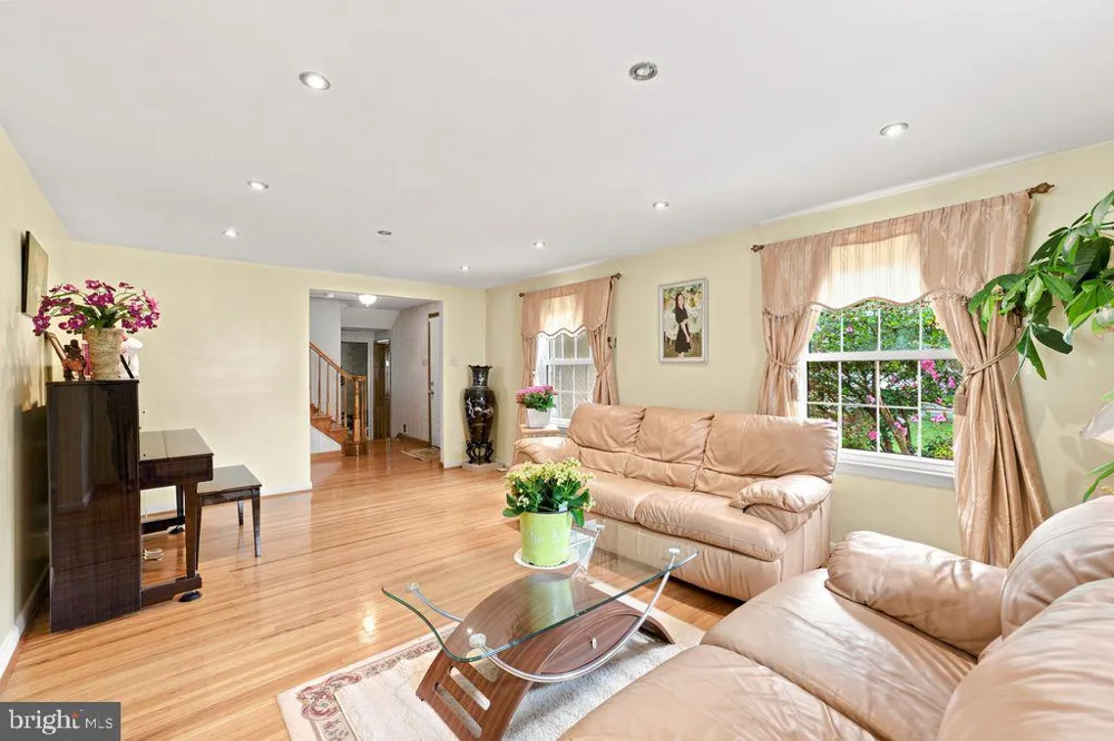 557 COVERED BRIDGE ROAD Cherry Hill, NJ 08034