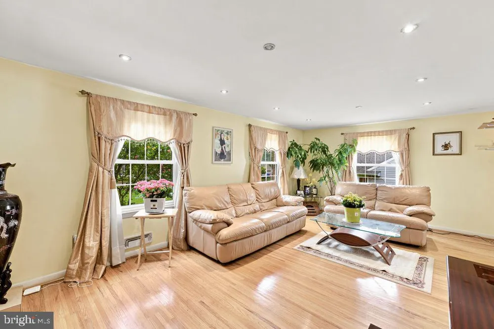 557 COVERED BRIDGE ROAD Cherry Hill, NJ 08034