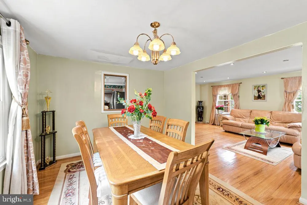 557 COVERED BRIDGE ROAD Cherry Hill, NJ 08034