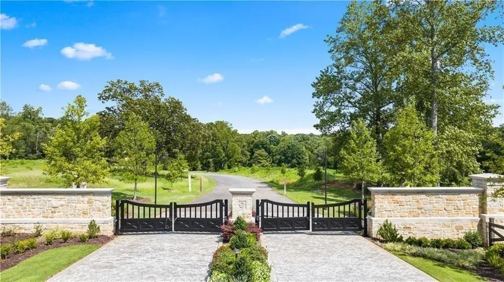2027 Magnolia Lane Milton, GA 30004