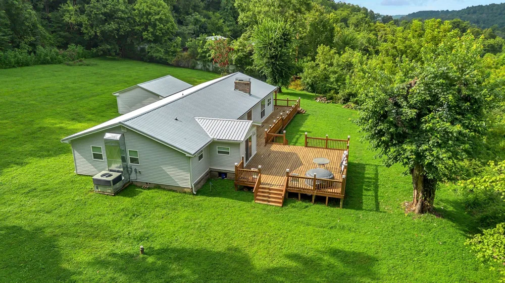 3838 Old State Rd Hampshire, TN 38461