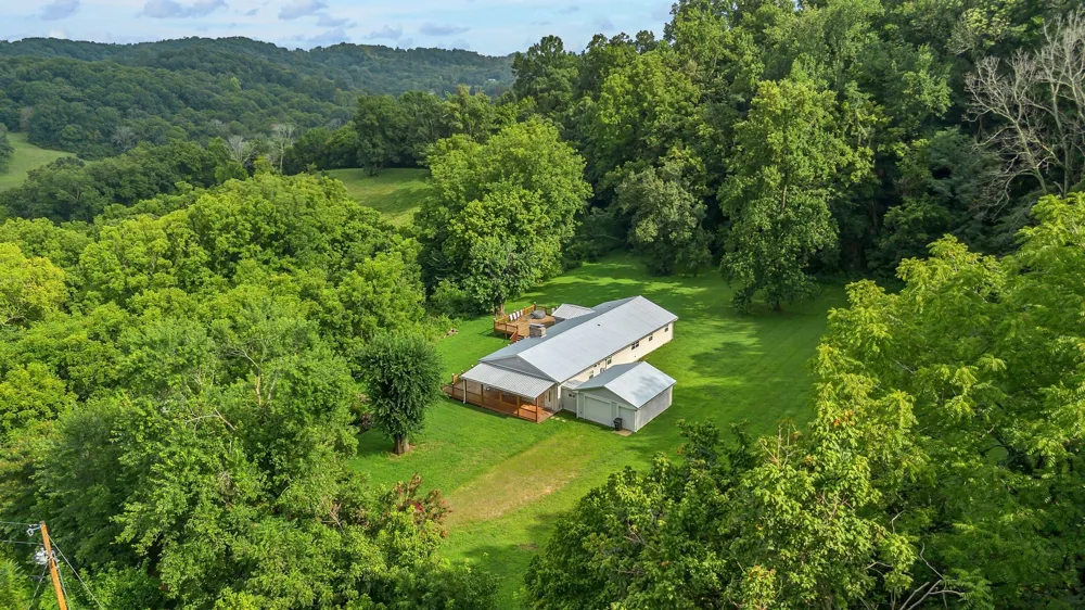 3838 Old State Rd Hampshire, TN 38461