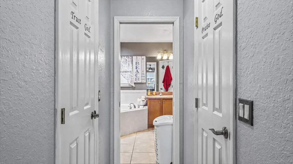 104 BENTLEY OAKS BOULEVARD Auburndale, FL 33823