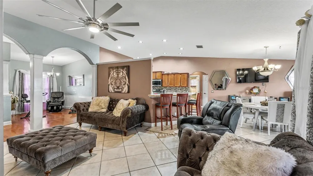 104 BENTLEY OAKS BOULEVARD Auburndale, FL 33823