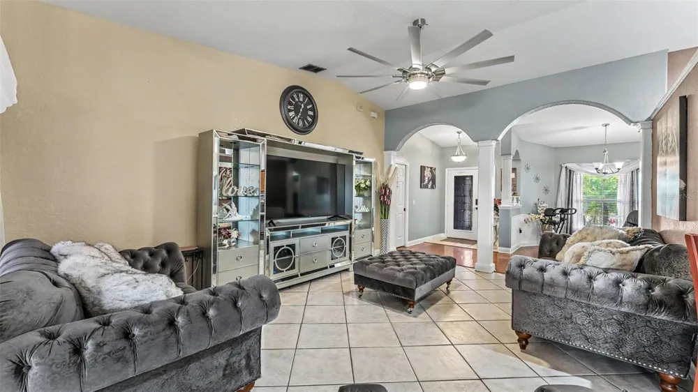 104 BENTLEY OAKS BOULEVARD Auburndale, FL 33823