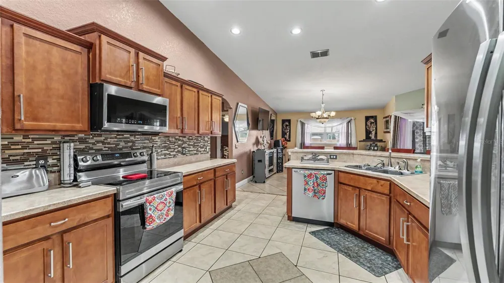 104 BENTLEY OAKS BOULEVARD Auburndale, FL 33823