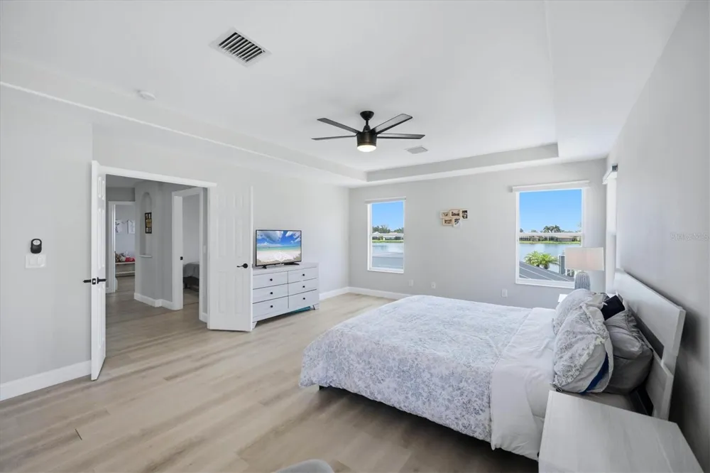 6904 74TH STREET CIRCLE E Bradenton, FL 34203
