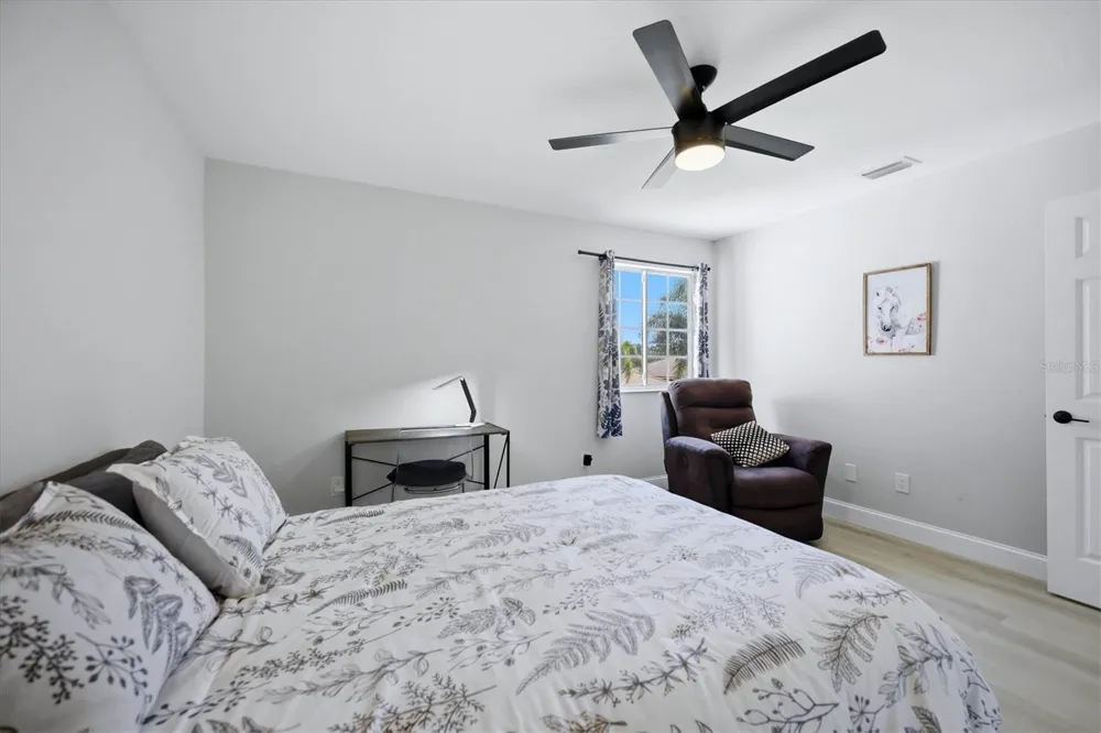 6904 74TH STREET CIRCLE E Bradenton, FL 34203