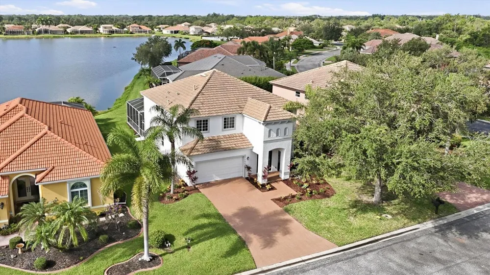 6904 74TH STREET CIRCLE E Bradenton, FL 34203