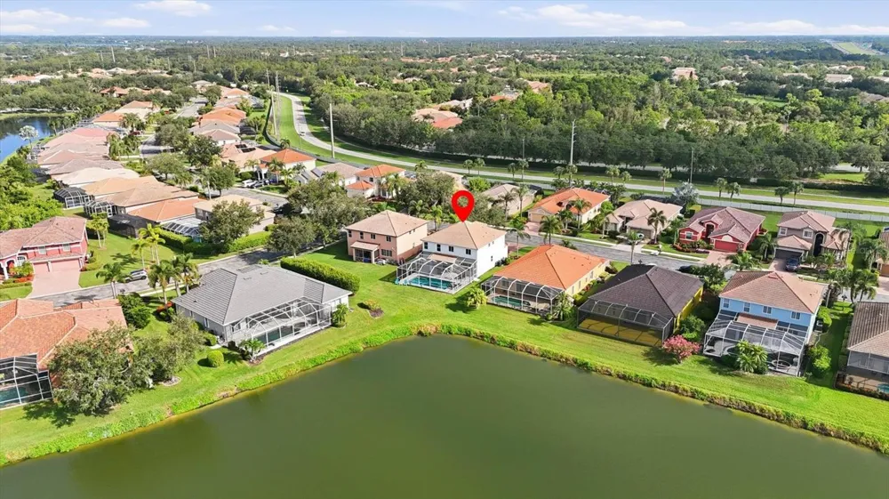 6904 74TH STREET CIRCLE E Bradenton, FL 34203