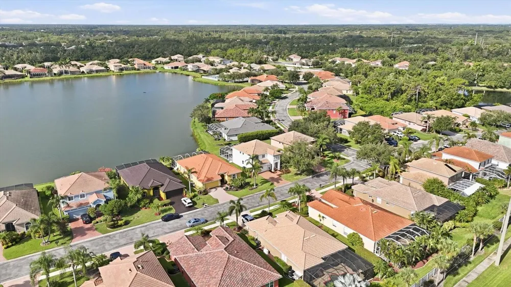 6904 74TH STREET CIRCLE E Bradenton, FL 34203