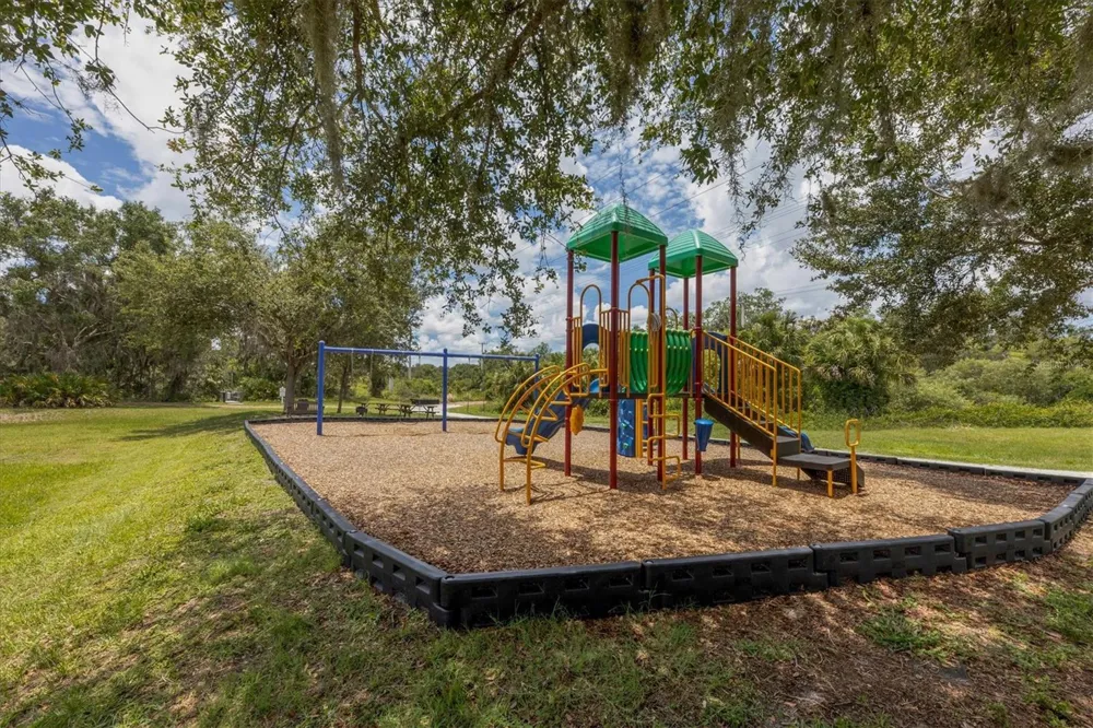 6904 74TH STREET CIRCLE E Bradenton, FL 34203