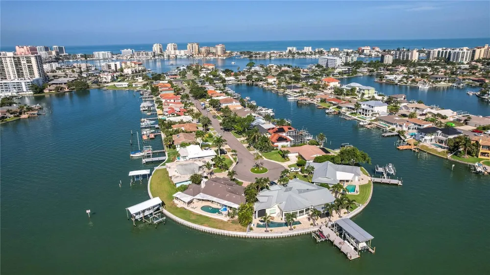 440 PALM ISLAND SE Clearwater Beach, FL 33767