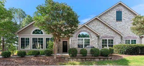 103 W Chelsea Court