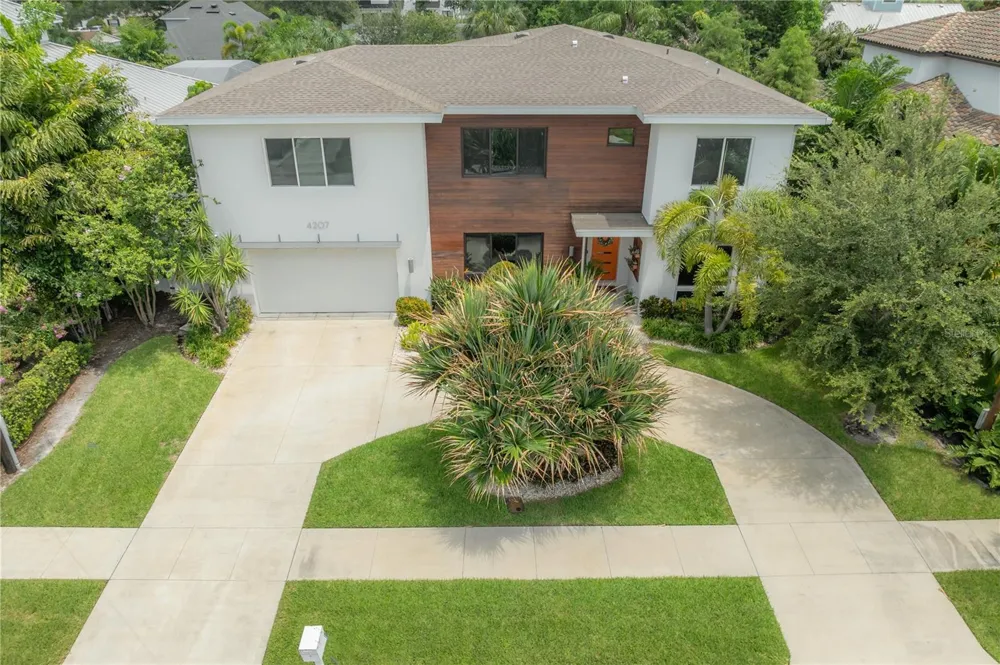 4207 W JETTON AVENUE Tampa, FL 33629