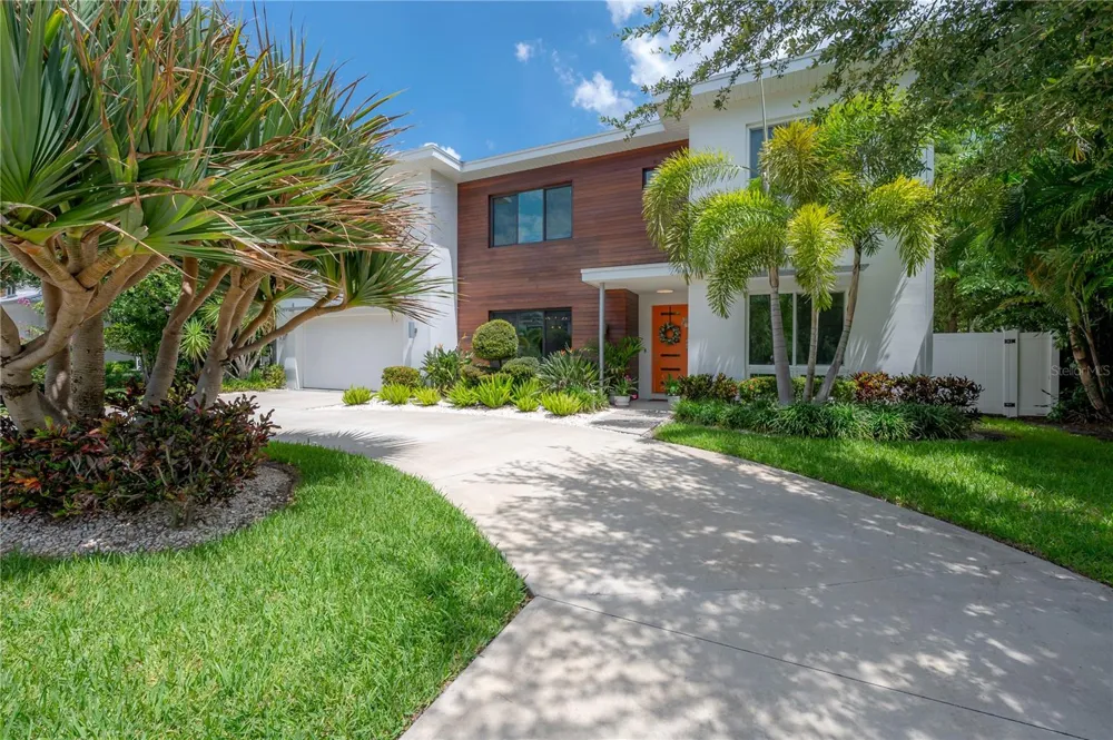 4207 W JETTON AVENUE Tampa, FL 33629