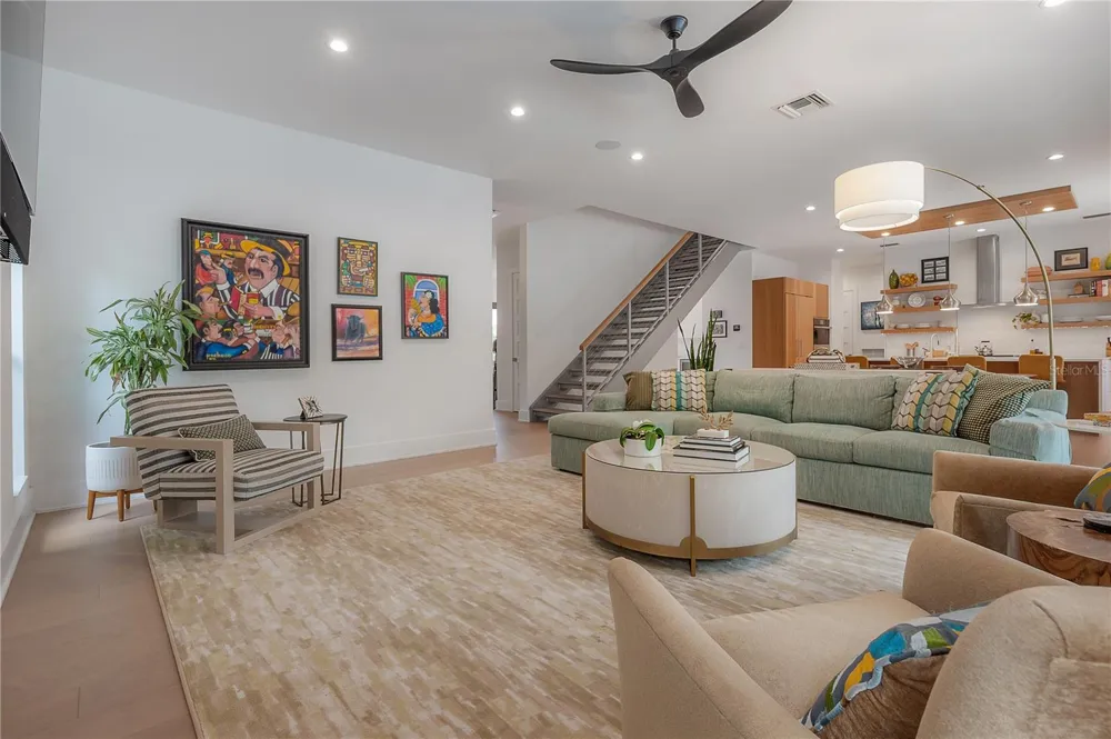 4207 W JETTON AVENUE Tampa, FL 33629