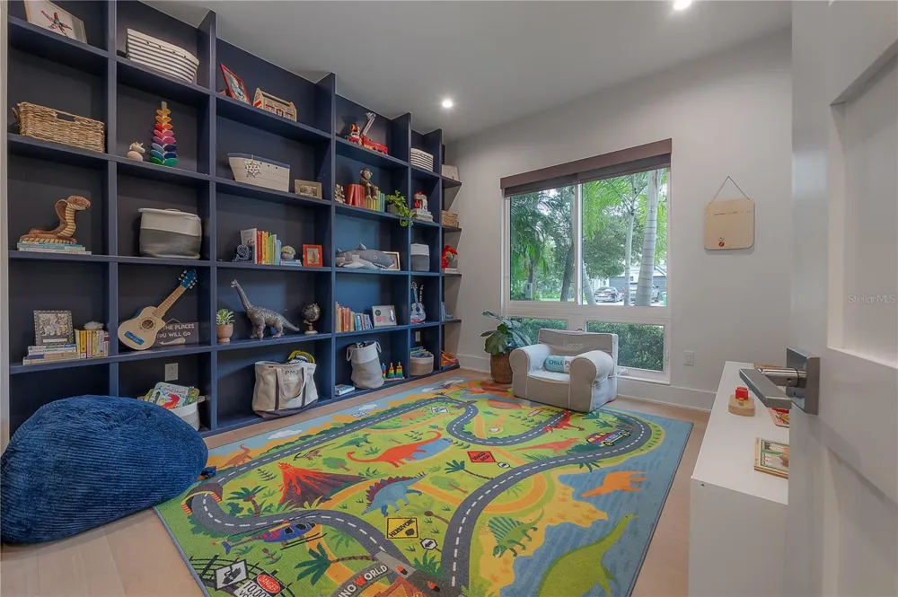4207 W JETTON AVENUE Tampa, FL 33629
