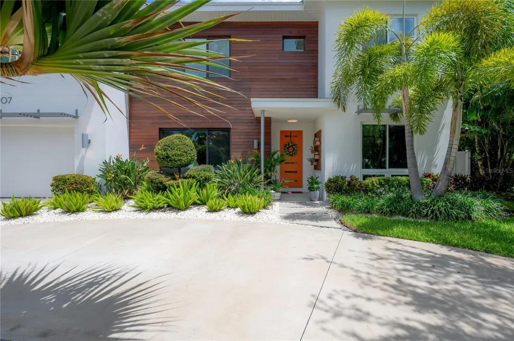 4207 W JETTON AVENUE Tampa, FL 33629