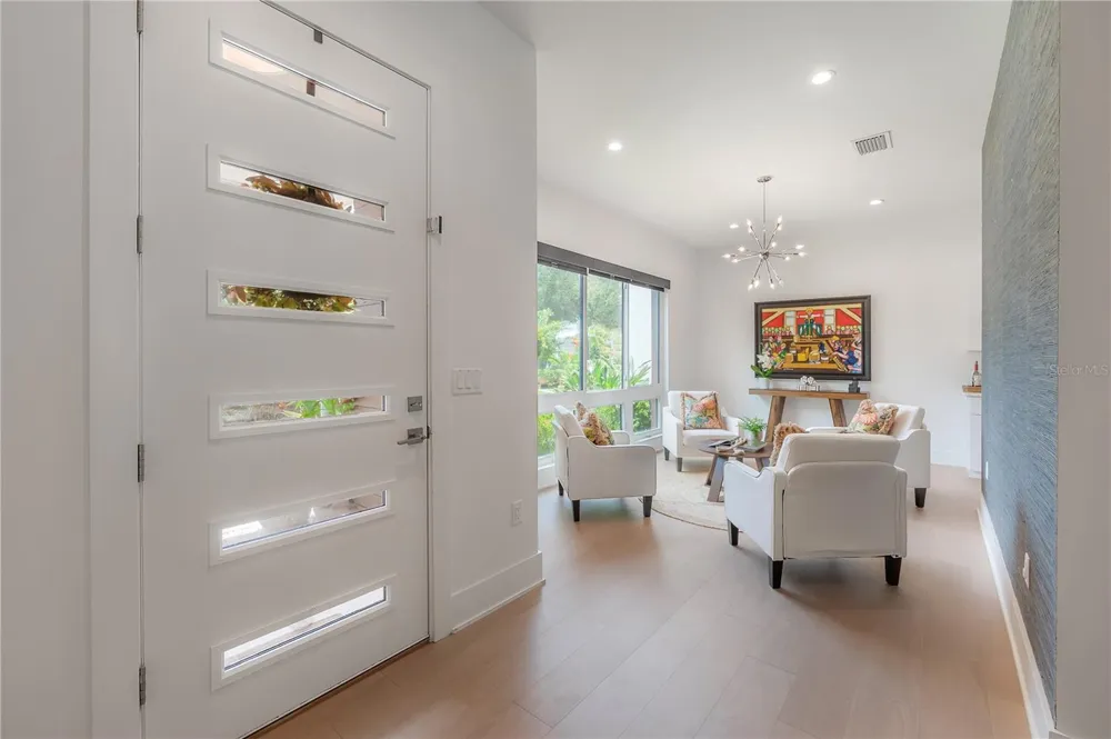 4207 W JETTON AVENUE Tampa, FL 33629