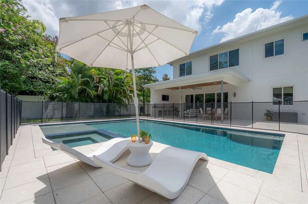 4207 W JETTON AVENUE Tampa, FL 33629