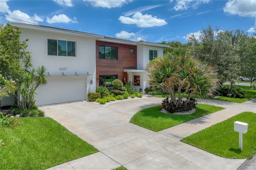 4207 W JETTON AVENUE Tampa, FL 33629