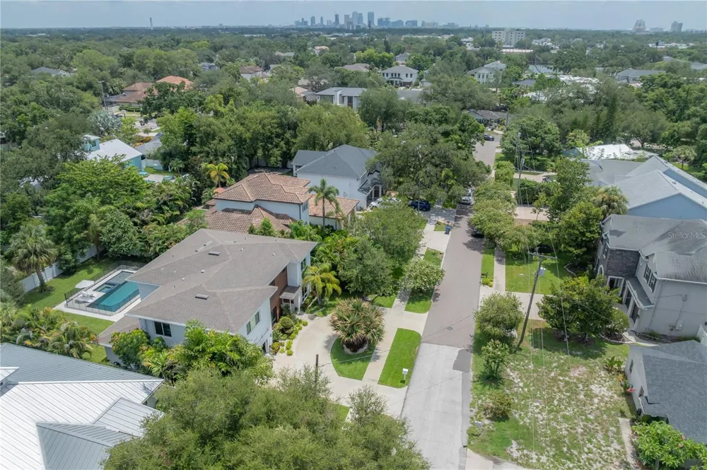 4207 W JETTON AVENUE Tampa, FL 33629