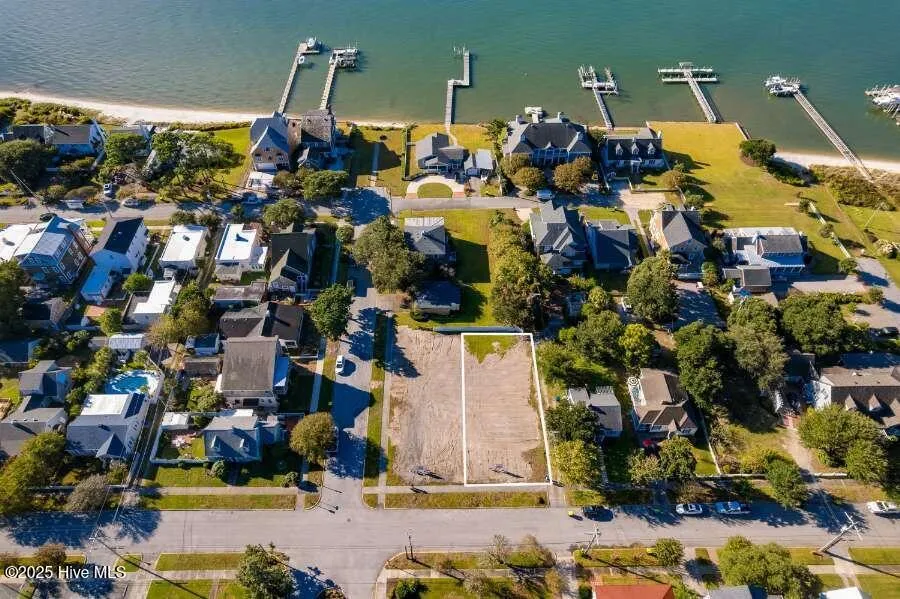 2103 Evans Street Morehead City, NC 28557