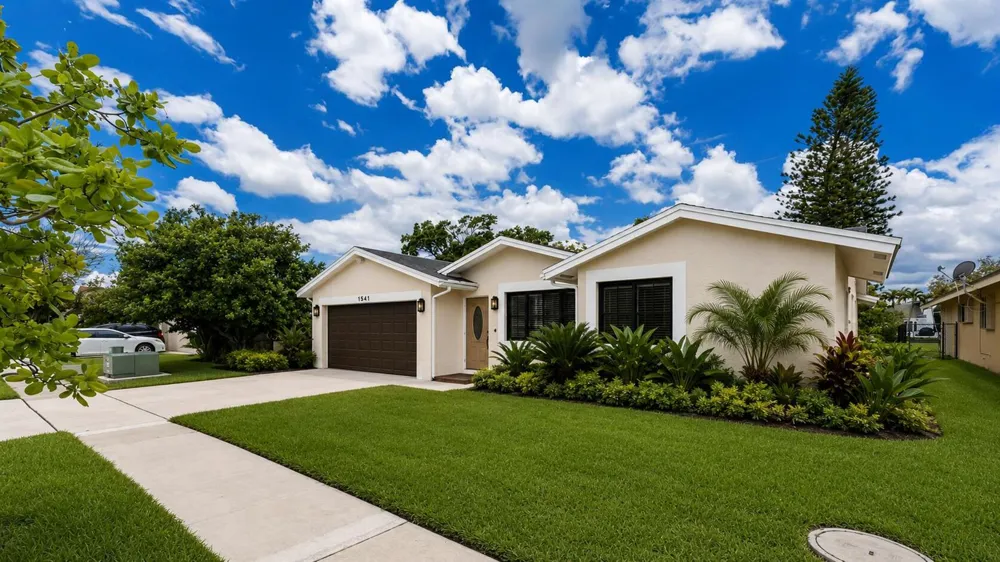 1541 SW 102nd Terrace Davie, FL 33324