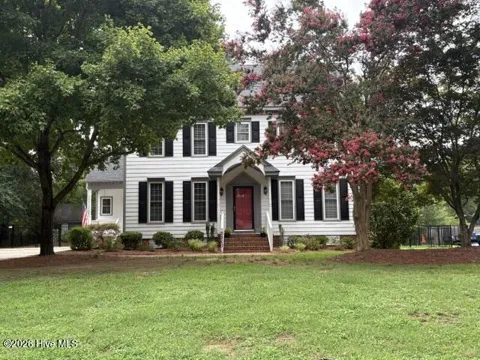 2207 Foxcroft Road NW