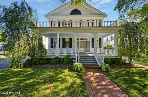 102 W Gale Street