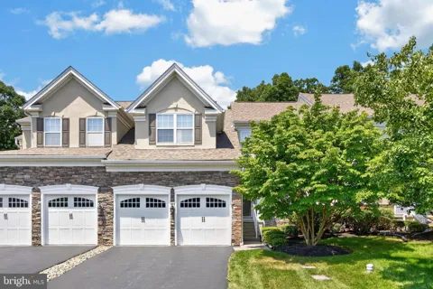 2232 PEMBROKE LANE