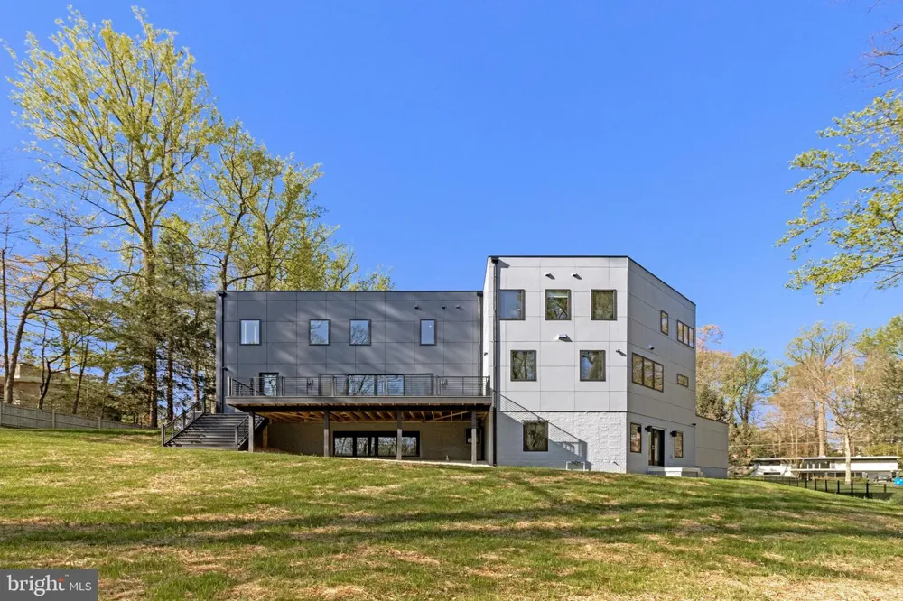 3525 GLENBROOK ROAD Fairfax, VA 22031