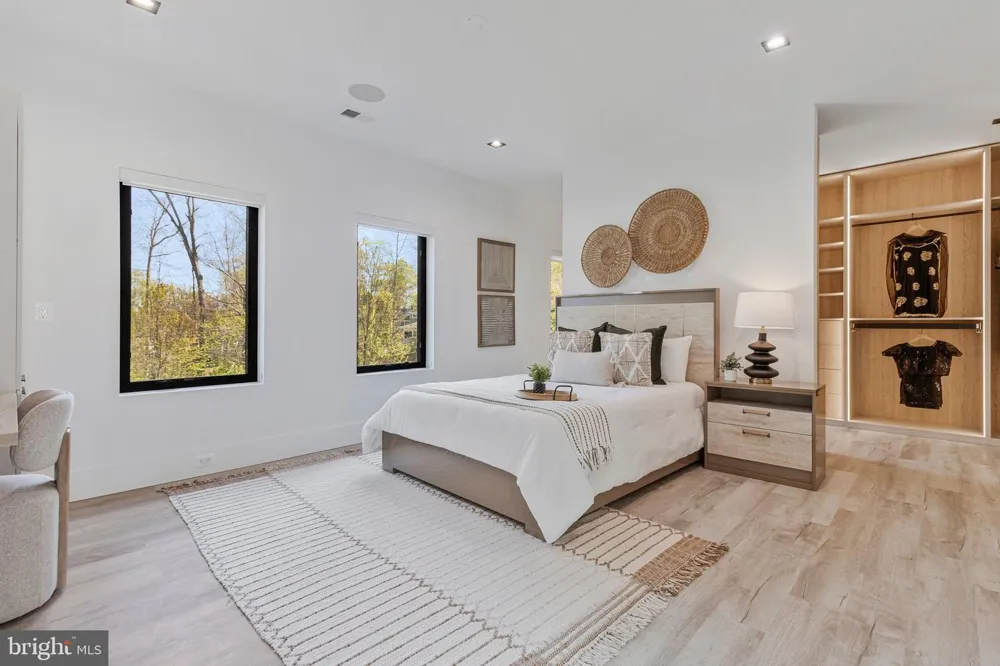3525 GLENBROOK ROAD Fairfax, VA 22031