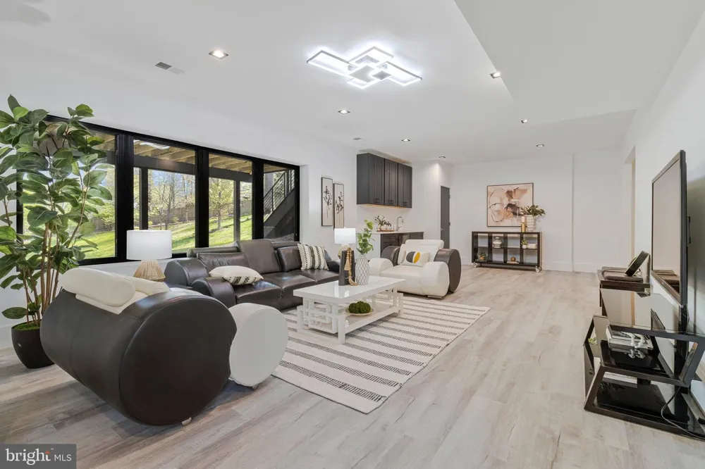 3525 GLENBROOK ROAD Fairfax, VA 22031