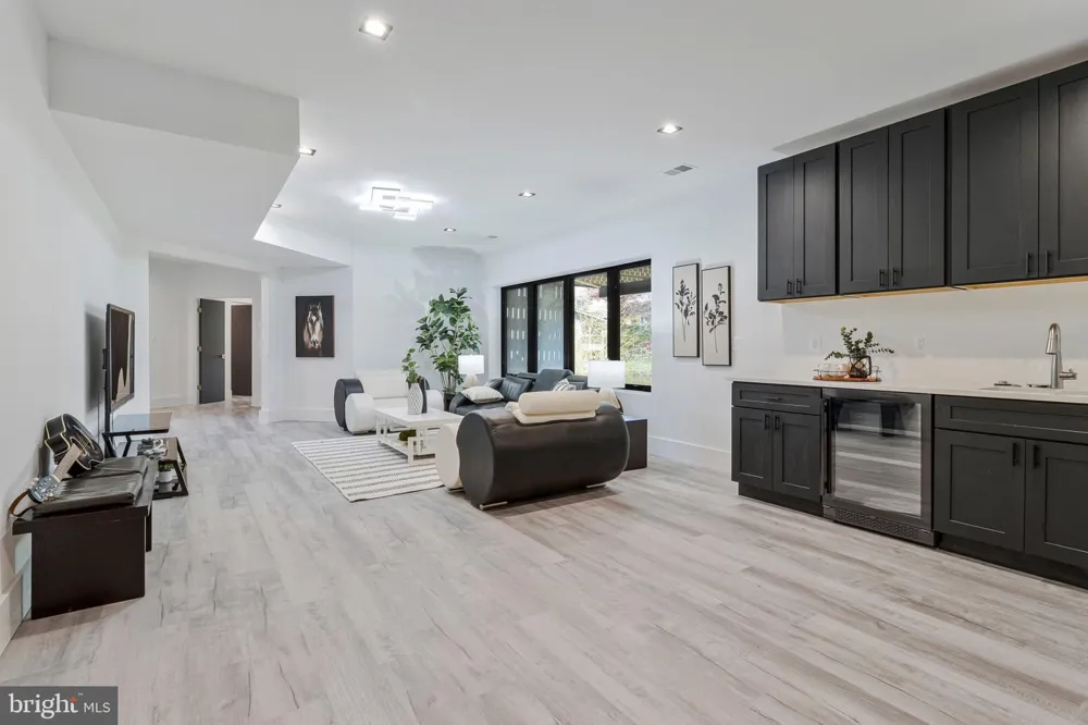 3525 GLENBROOK ROAD Fairfax, VA 22031