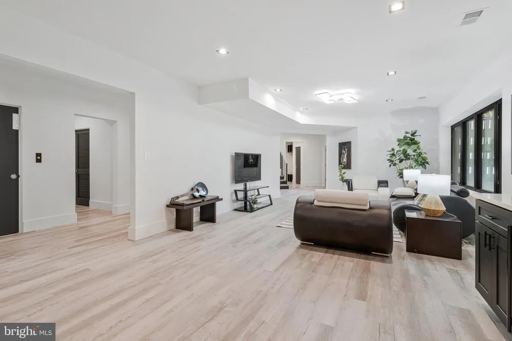 3525 GLENBROOK ROAD Fairfax, VA 22031