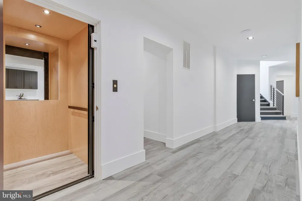 3525 GLENBROOK ROAD Fairfax, VA 22031