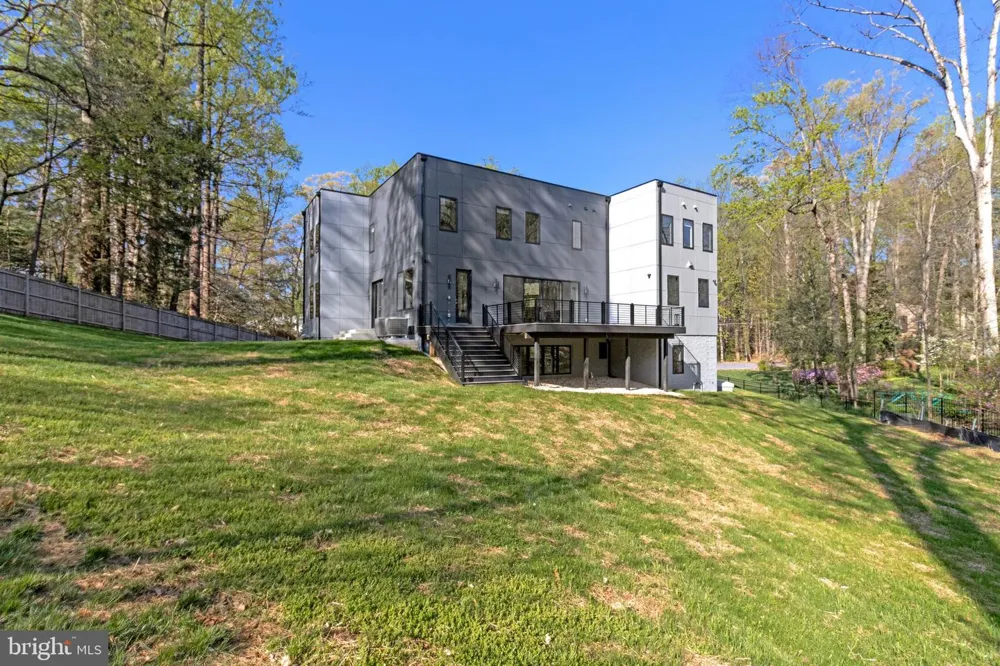 3525 GLENBROOK ROAD Fairfax, VA 22031