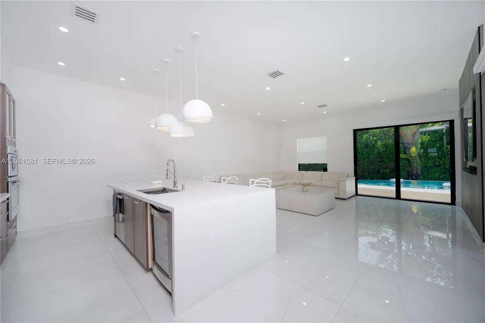 8995 NW 161st Ter Miami Lakes, FL 33018