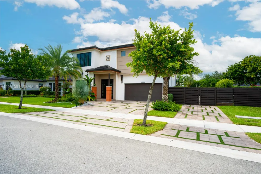 8995 NW 161st Ter Miami Lakes, FL 33018