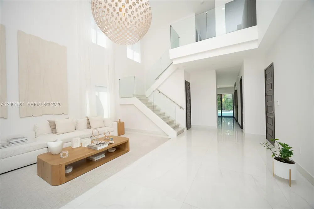 8995 NW 161st Ter Miami Lakes, FL 33018