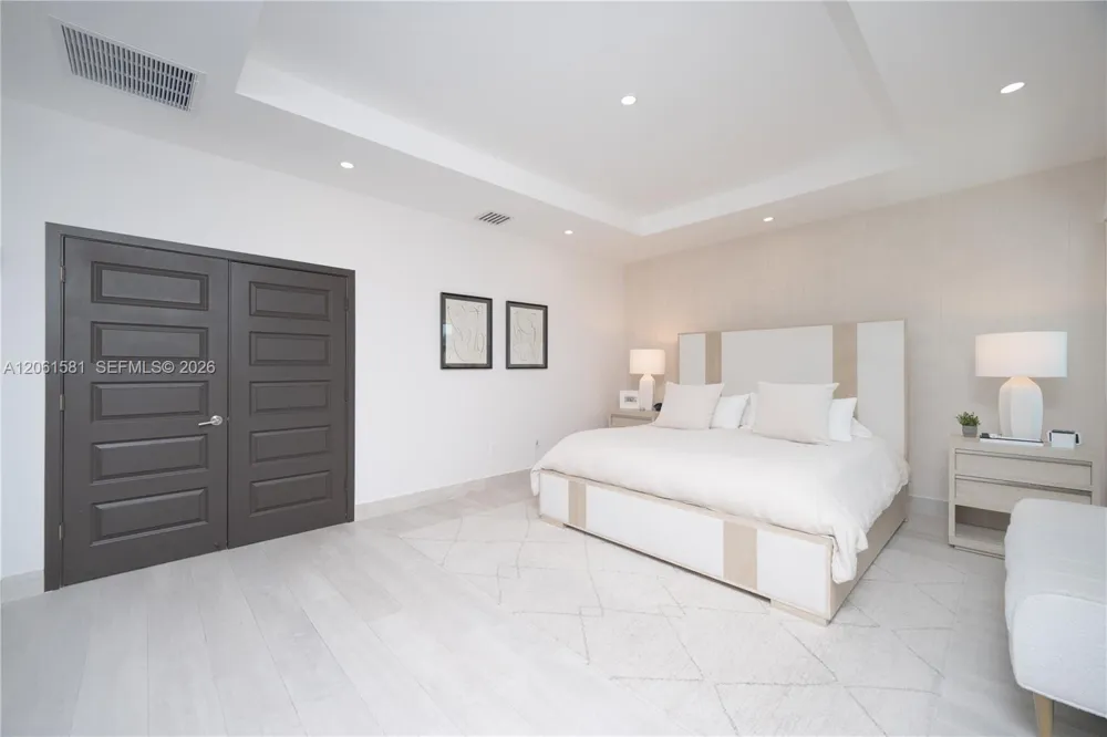 8995 NW 161st Ter Miami Lakes, FL 33018