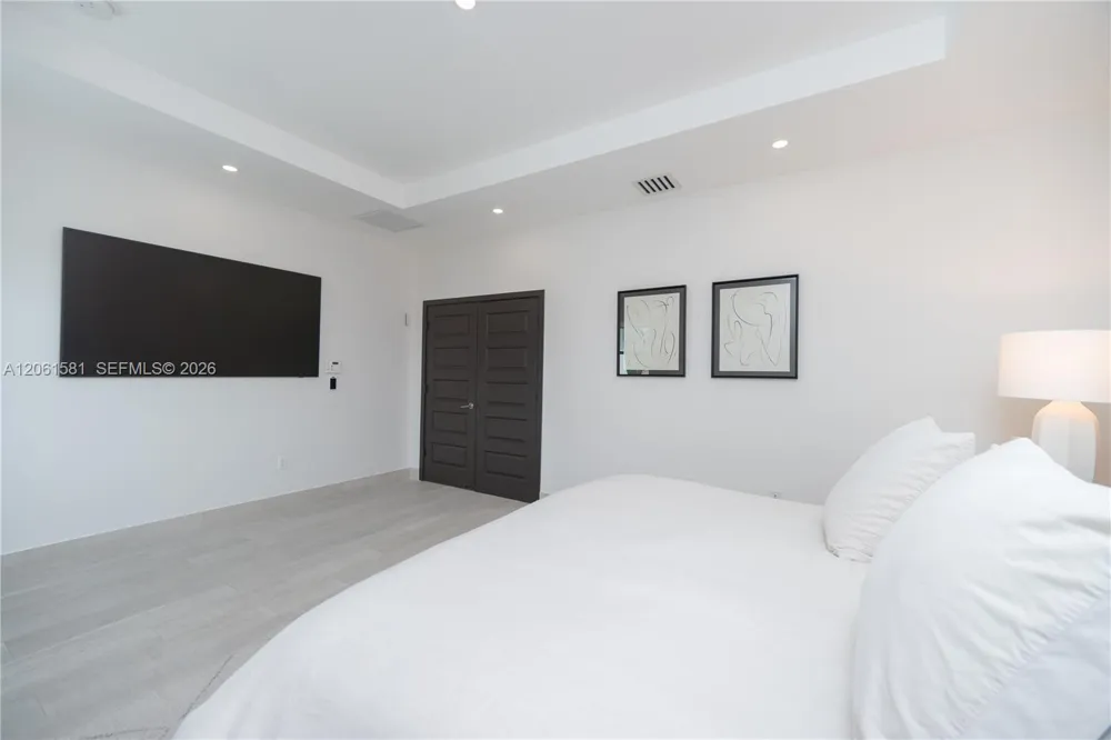 8995 NW 161st Ter Miami Lakes, FL 33018
