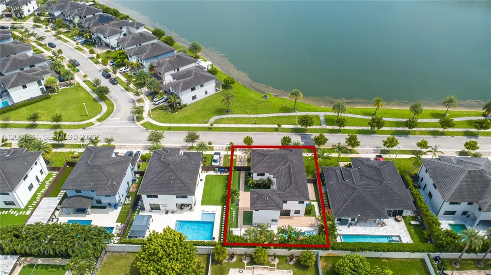 8995 NW 161st Ter Miami Lakes, FL 33018