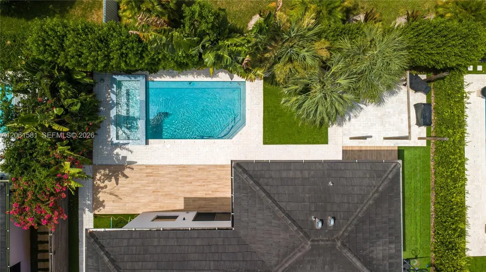 8995 NW 161st Ter Miami Lakes, FL 33018