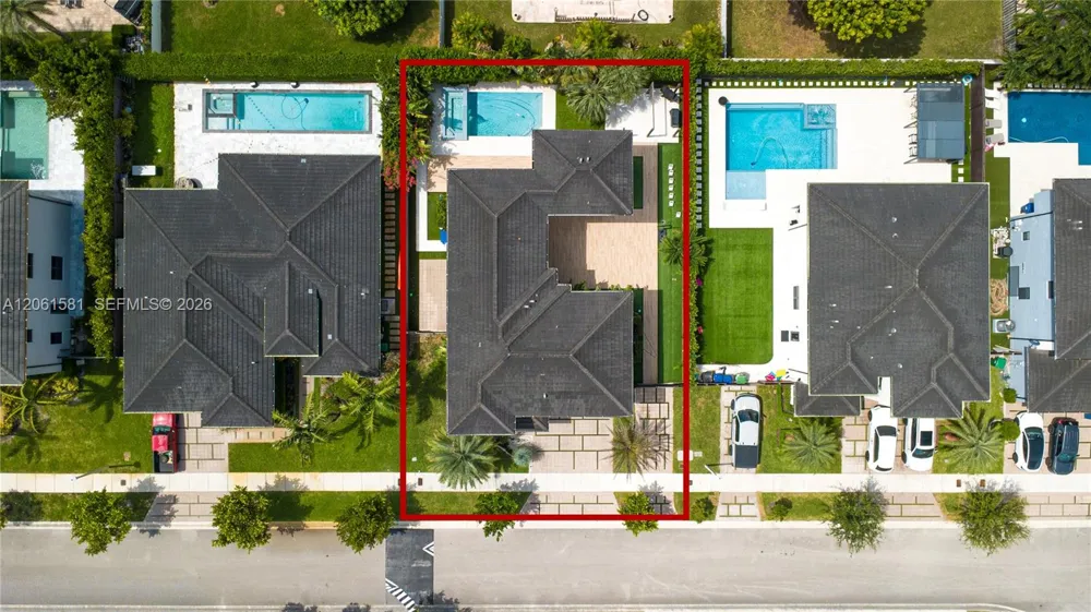 8995 NW 161st Ter Miami Lakes, FL 33018