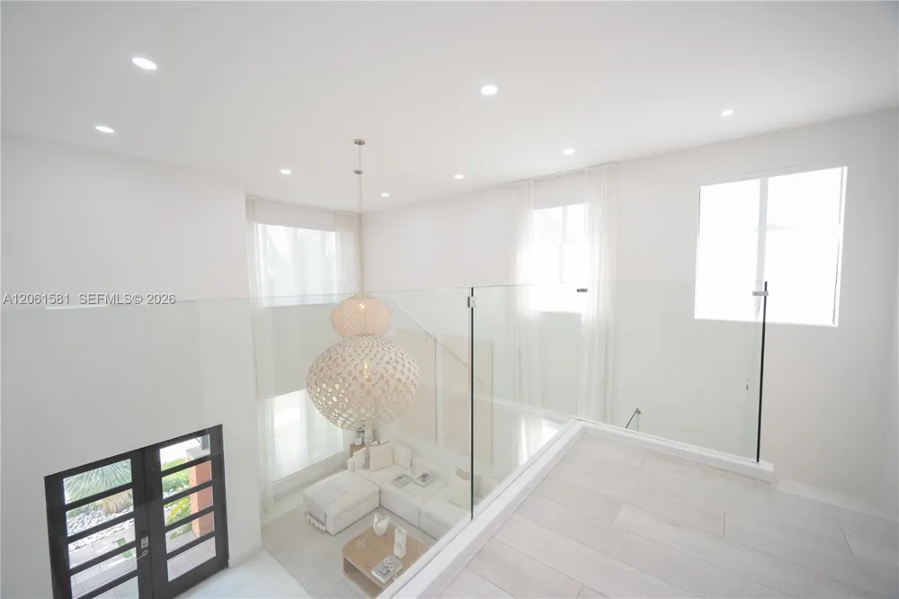 8995 NW 161st Ter Miami Lakes, FL 33018