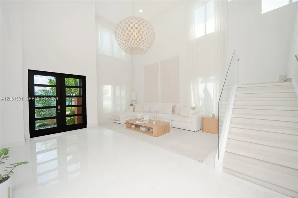8995 NW 161st Ter Miami Lakes, FL 33018